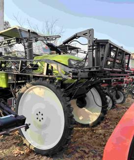 Self-propelled sprayer Tractor-type sprayer 25 HP 12 HP 300L 500L Farmland spraying and fertilizing - 副本
