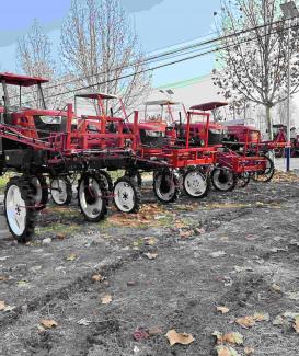 4 Wheel Drive Security Motorized Drone Agriculture Farm Tractor self propelled boom sprayer - 副本